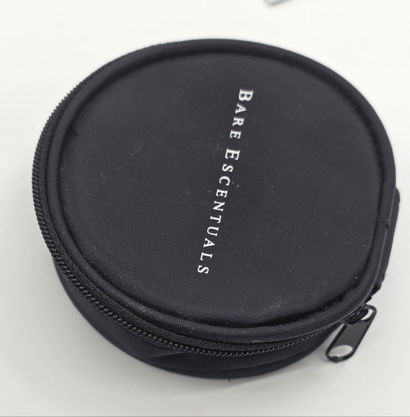 Bare Escentuals Compact with Mirror, Brush, Powder Comparment, & Travel Case - Picture 3 of 6